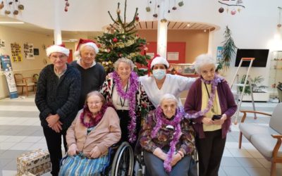 Les résidents des Moulins au Roy continuent de s’afférer aux décorations de Noël